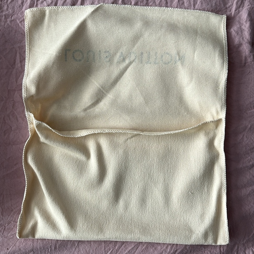 Louis Vuitton - Picture 3 of 5